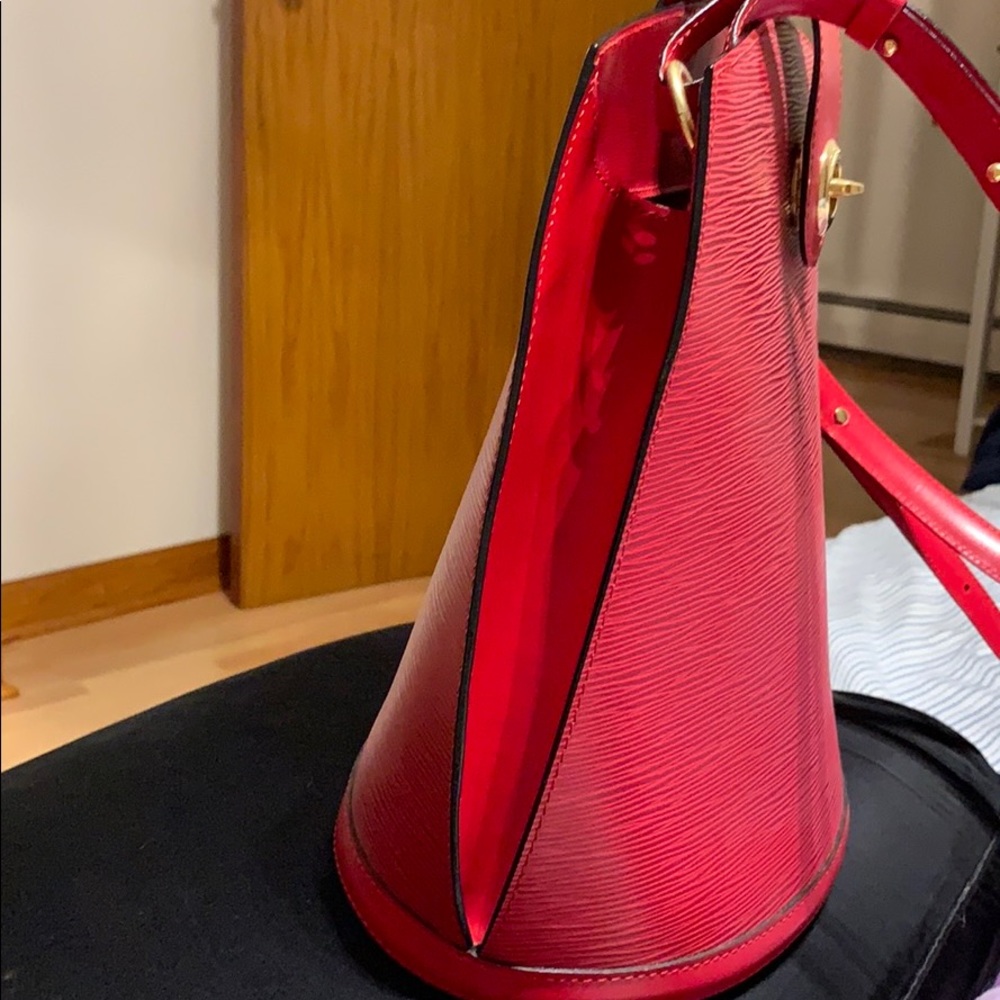 LV red shoulder bag (authentic) - Picture 6 of 14